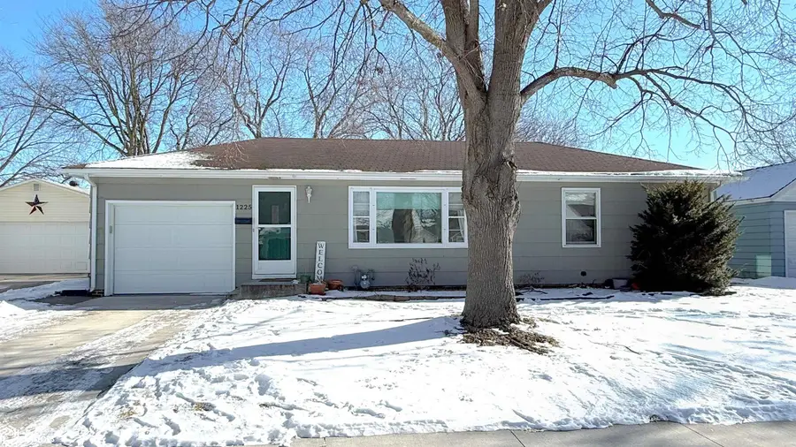 1225 N Hampshire Place, Mason City, IA 50401 - Image #2