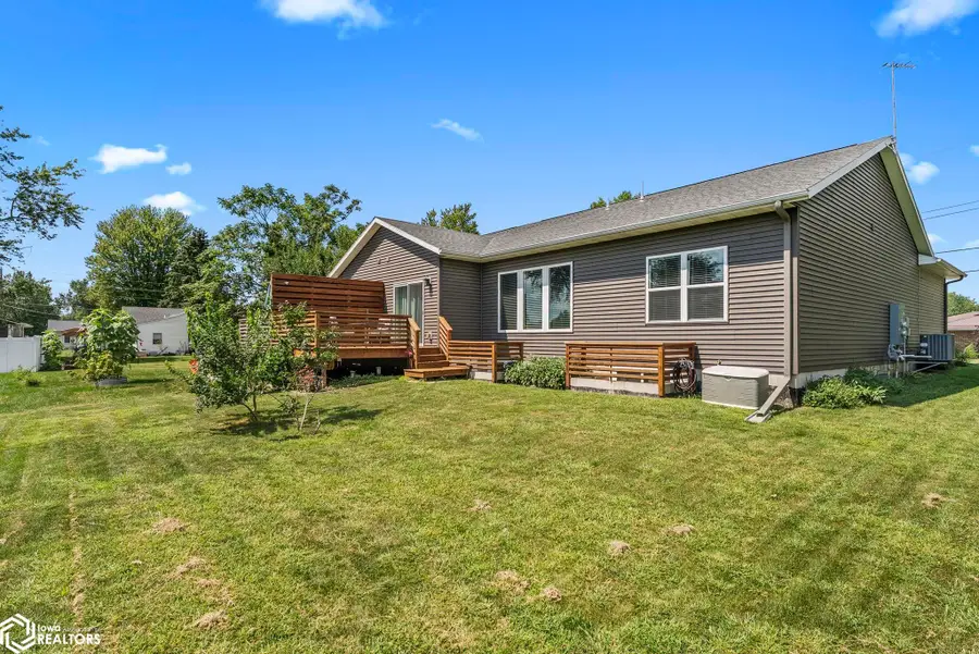 1015 E Adams Street, Washington, IA 52353 - #3