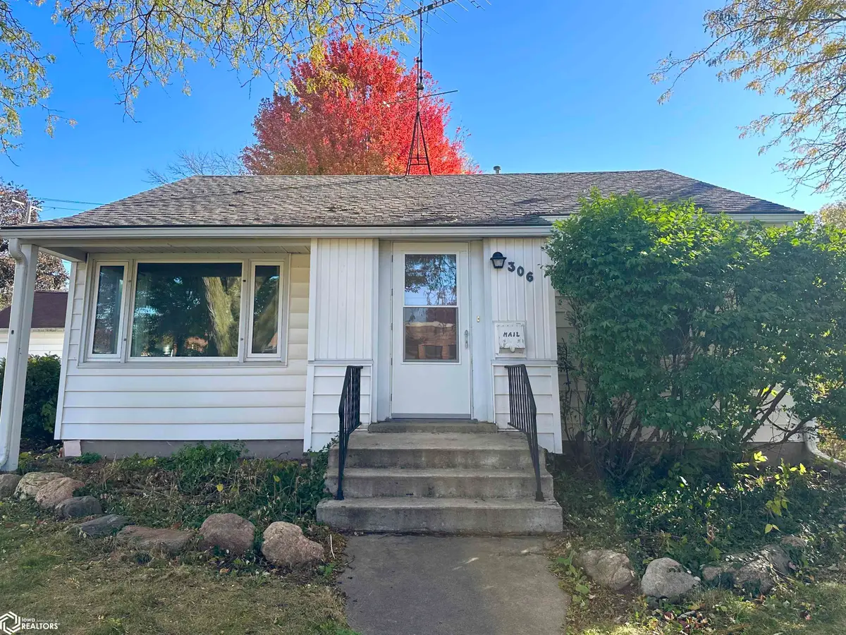 306 School Street, Iowa Falls, IA 50126 - #1