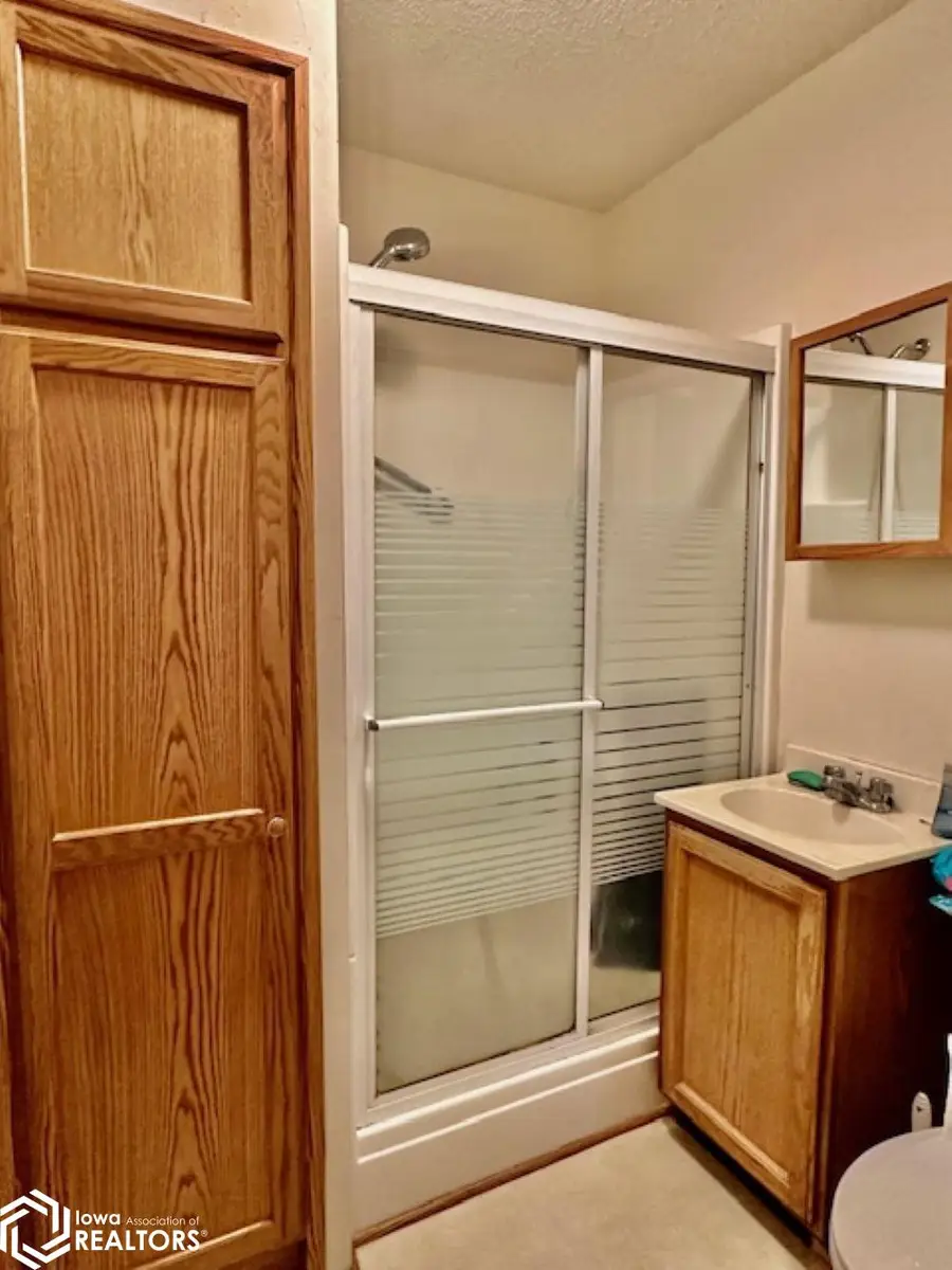 908 Shield Street, Burlington, IA 52601 - Image #2