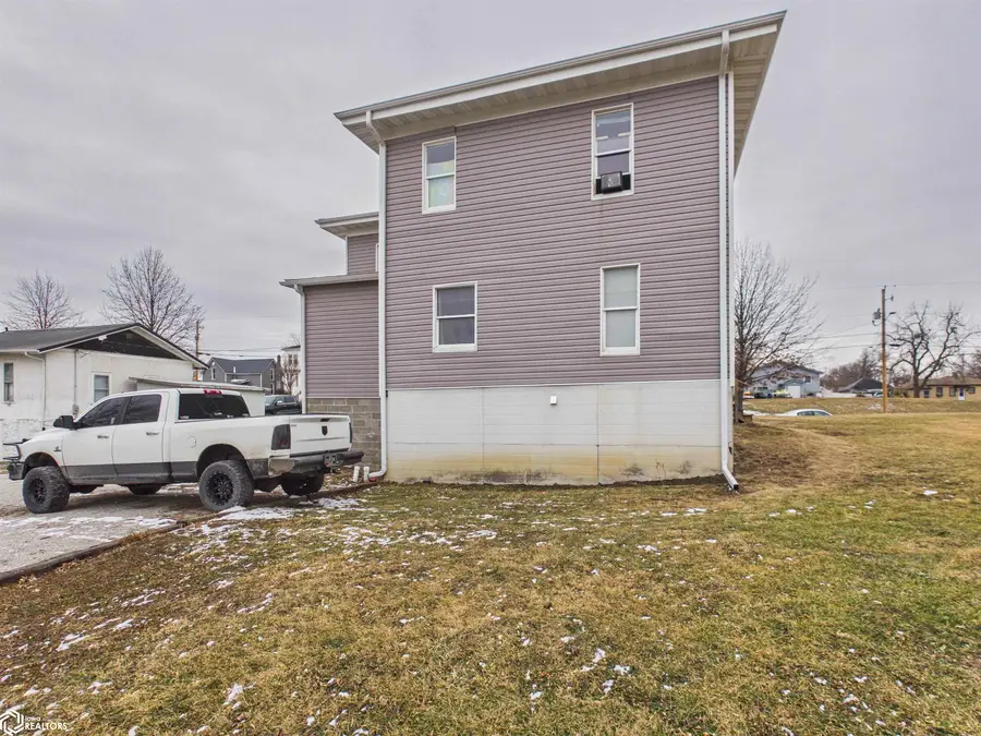 427 E State Street, Centerville, IA 52544 - #3