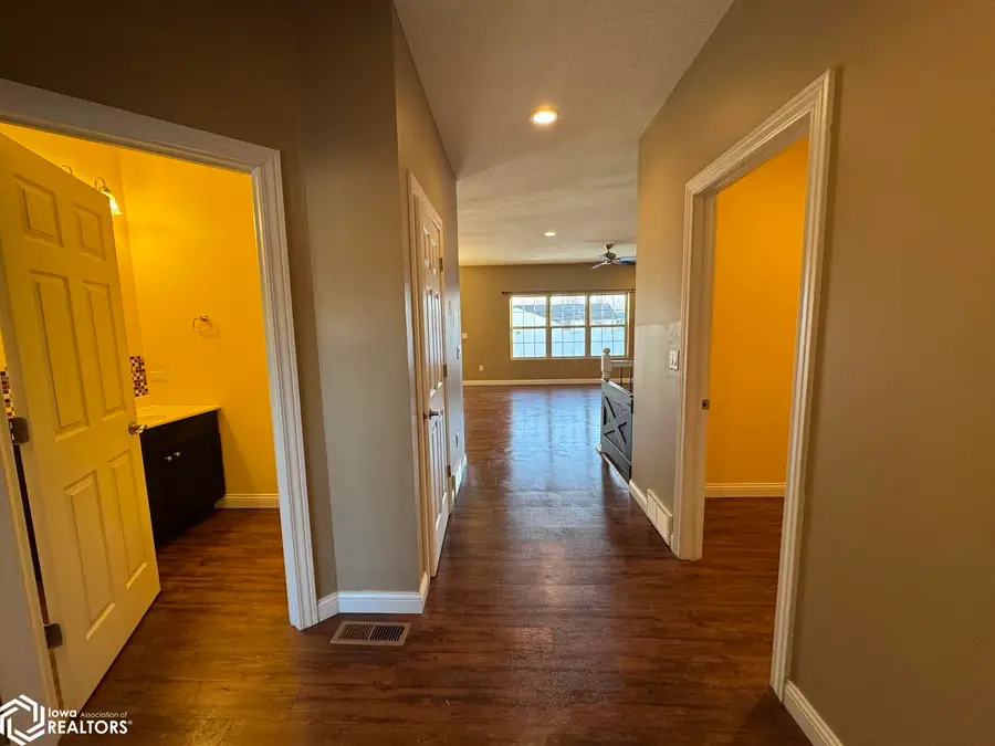 3214 Avenue E, Fort Madison, IA 52627 - #2