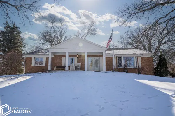 15 Timberlane Dr, Clear Lake, IA 50428