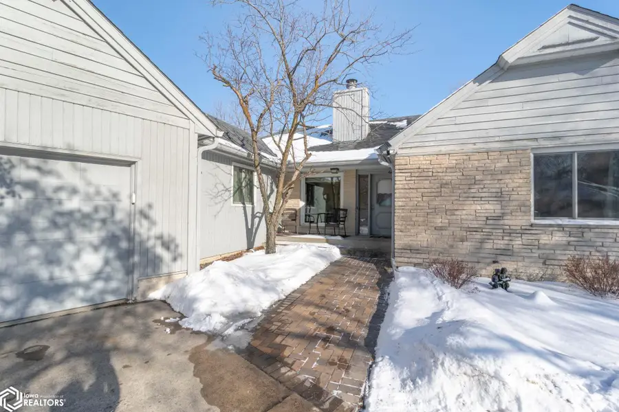 11 Knollwood Court, Mason City, IA 50401 - #2