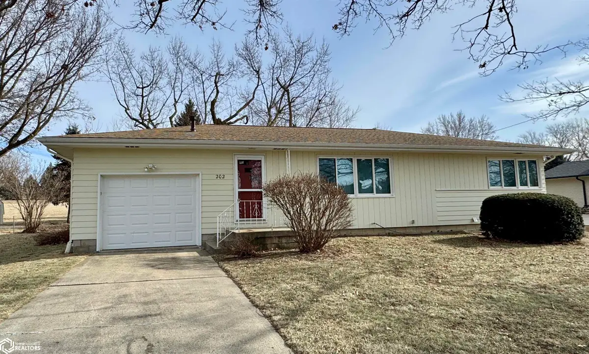 202 E Division St N, Audubon, IA 50025 - #1