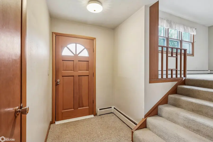 909 S 5th Street, Knoxville, IA 50138 - #2