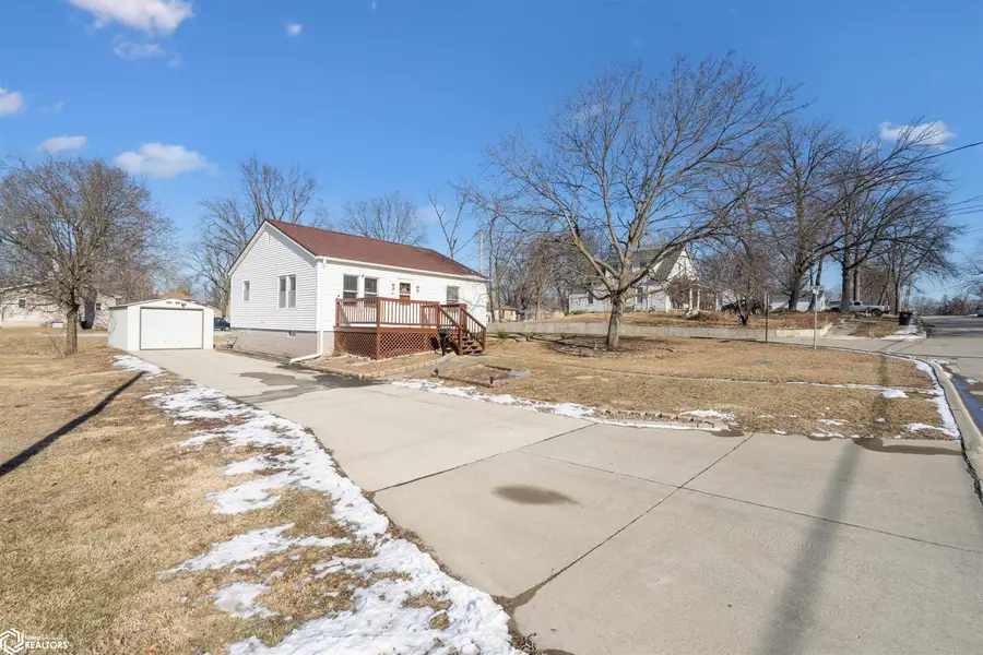 407 E Warren St., Mount Pleasant, IA 52641 - #2