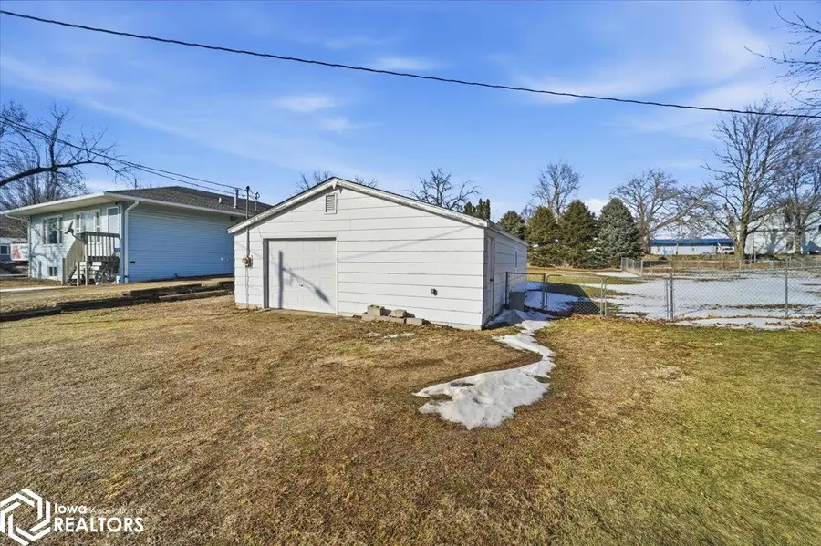 1914 15th Avenue, Eldora, IA 50627 - #2