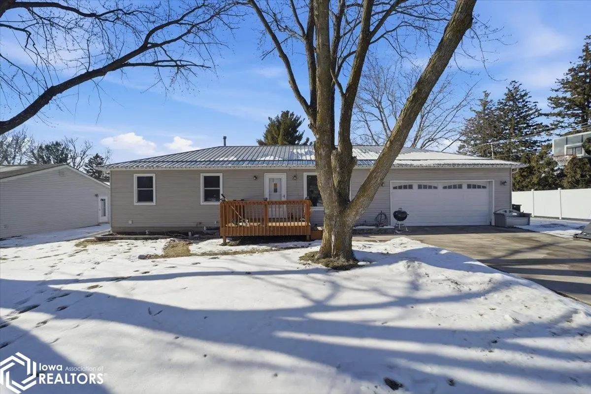 1302 4th Street, Eldora, IA 50627 - #1
