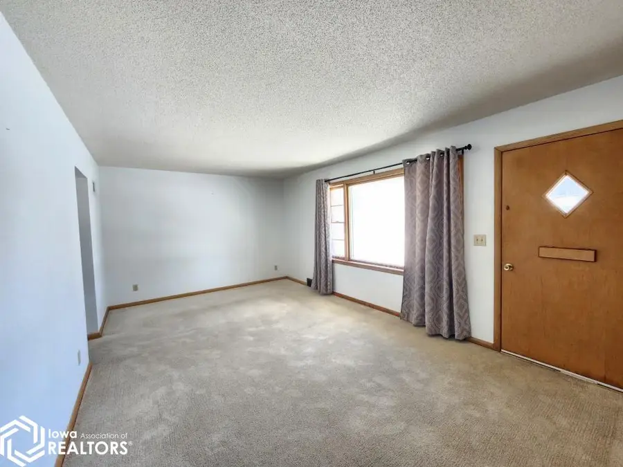 616 S Louisiana Avenue, Mason City, IA 50401 - #3