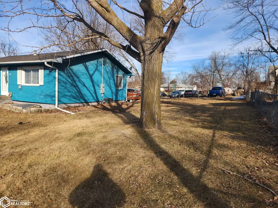 213 W Logan Street, Osceola, IA 50213 - Image #2