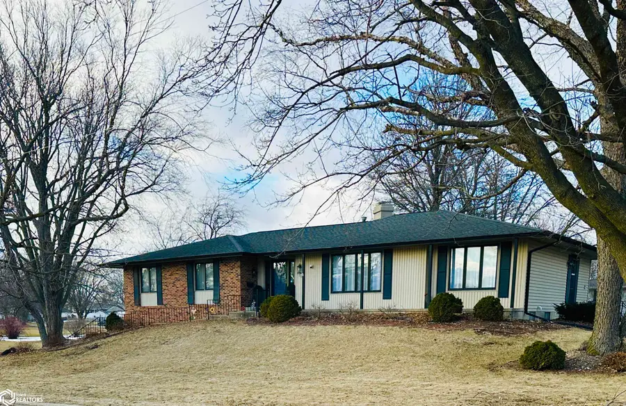 1301 Main St, Ackley, IA 50601 - #2