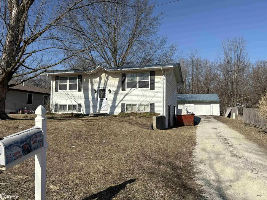 905 W Tyler Avenue, Fairfield, IA 52556 - #2