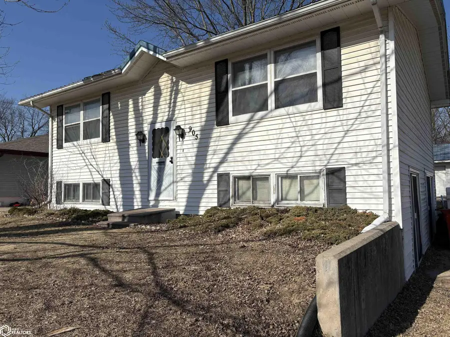 905 W Tyler Avenue, Fairfield, IA 52556 - #3