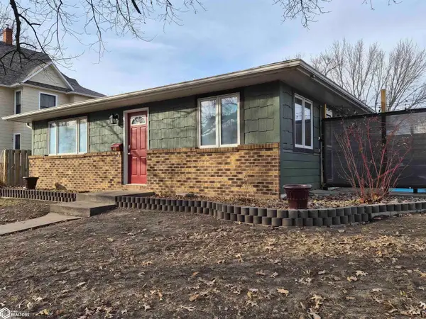 411 C Avenue W, Oskaloosa, IA 52577