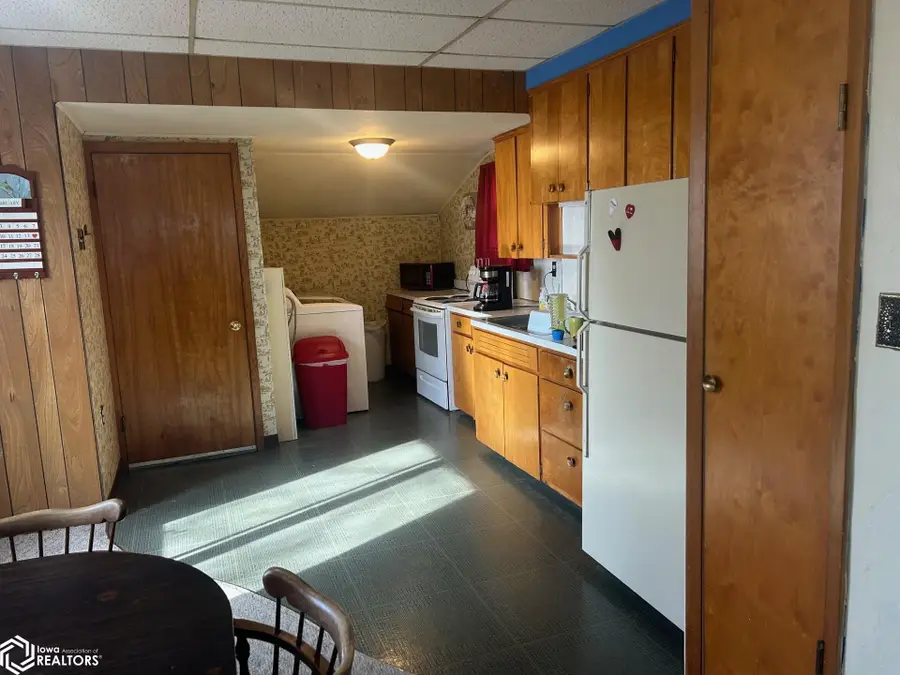 3009 Greene Ave, Eagle Grove, IA 50533 - #3