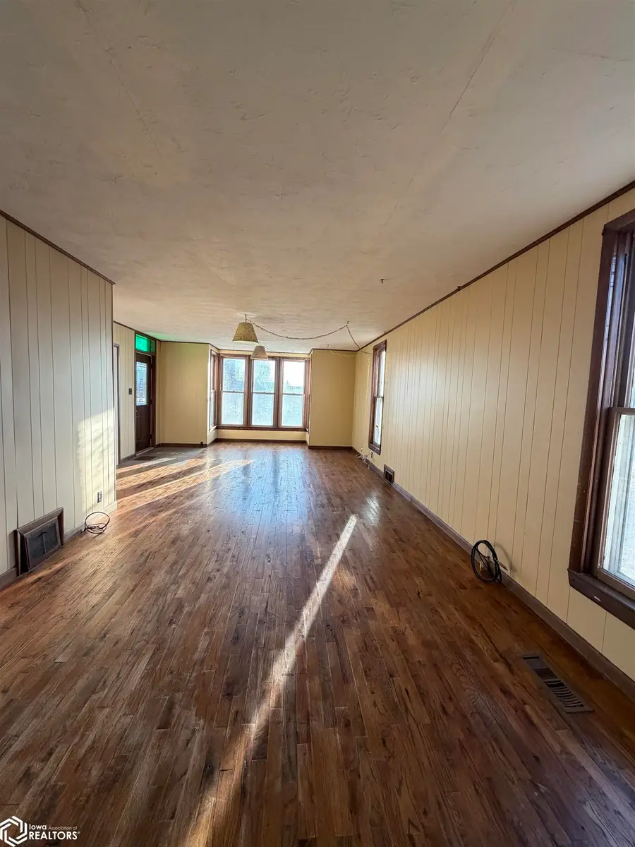 803 W Walnut Street, Eldon, IA 52554 - #3