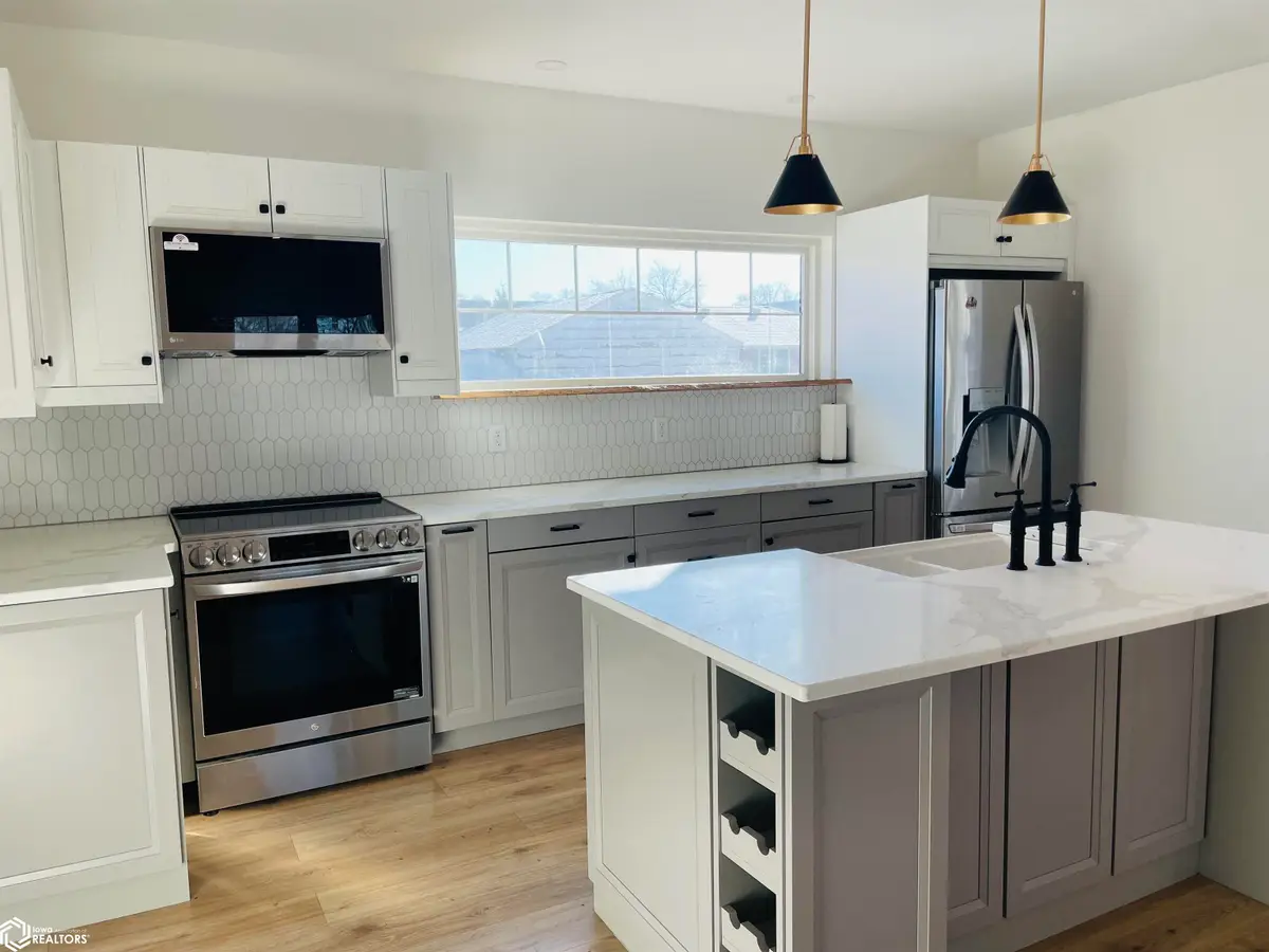 412 3rd Street Nw, Buffalo Center, IA 50424 - #1