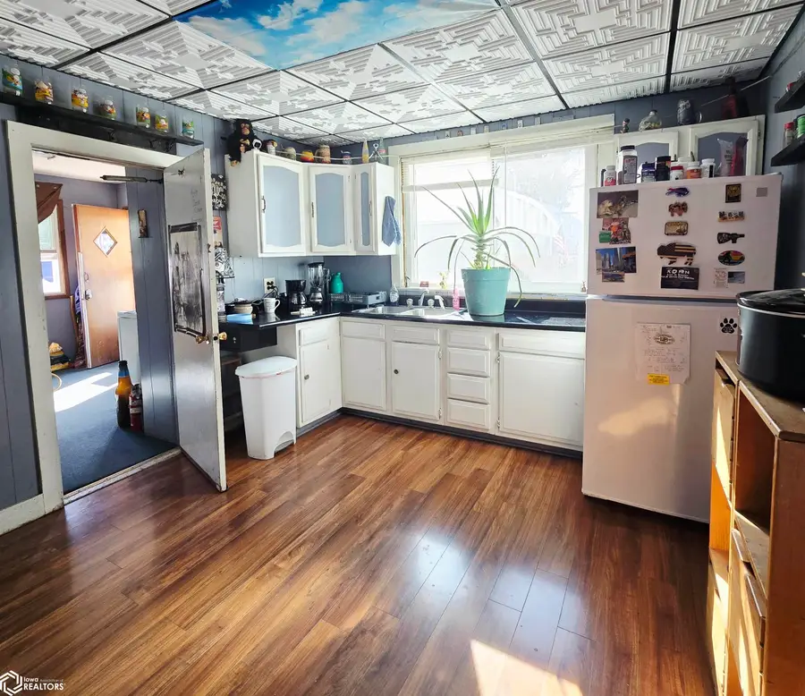 604 C Avenue W, Oskaloosa, IA 52577 - #2