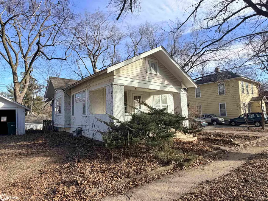 503 S 3rd Street, Fairfield, IA 52556 - #2