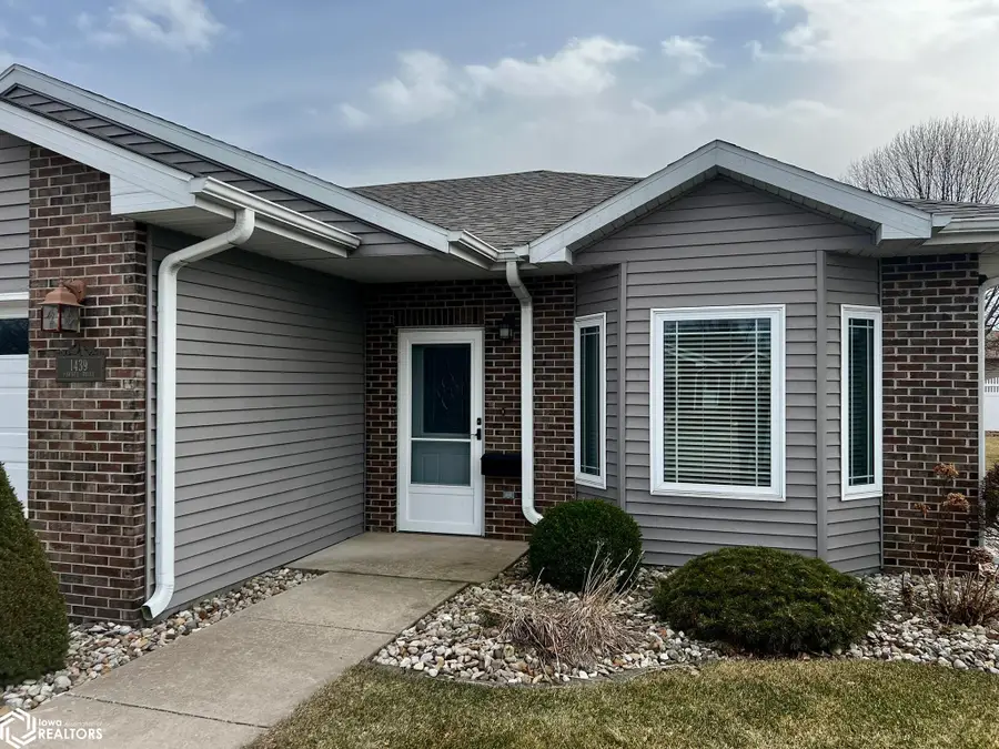 1439 Pawnee Drive, Burlington, IA 52601 - #2