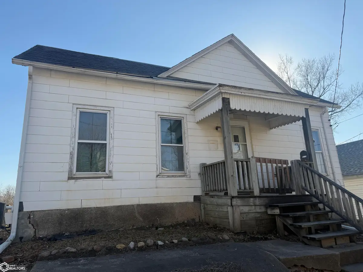 912 E 4th Street, Ottumwa, IA 52501 - #1