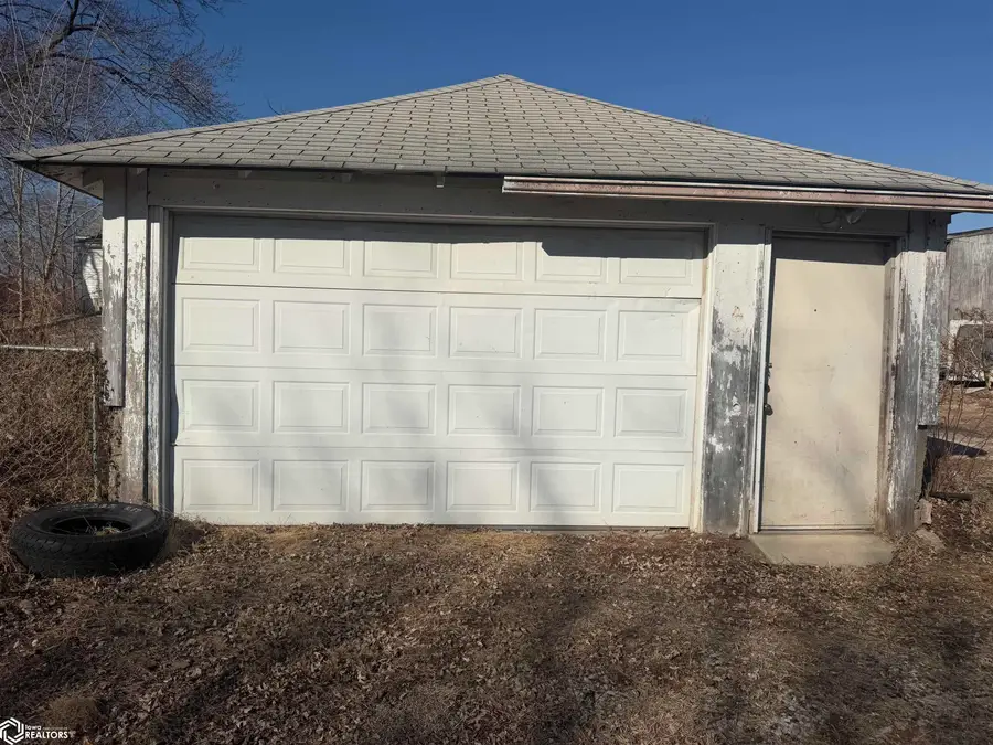 912 E 4th Street, Ottumwa, IA 52501 - #3