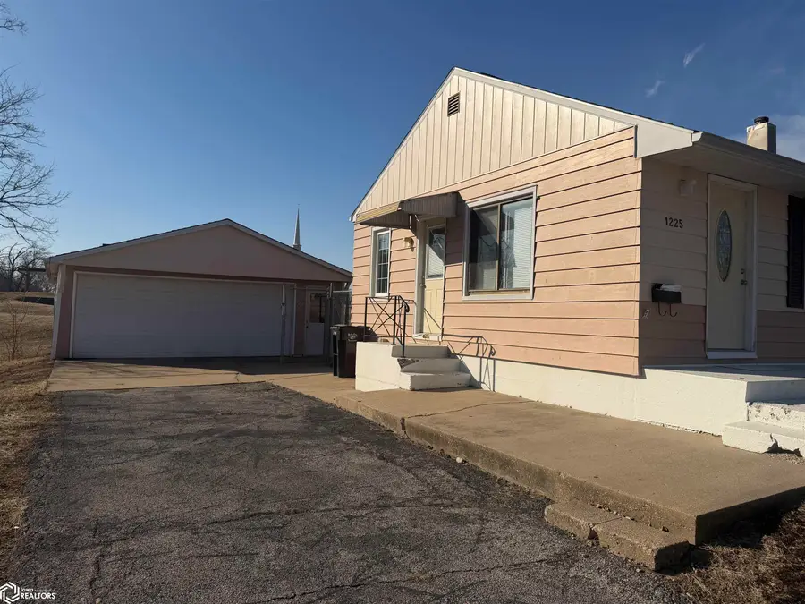 1225 Brentwood Drive, Ottumwa, IA 52501 - #2