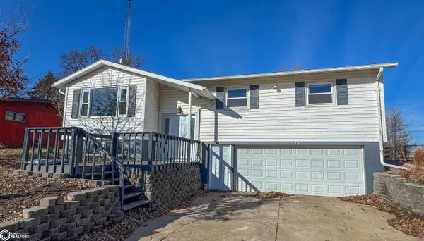 1324 Sunset Drive, Hampton, IA 50441