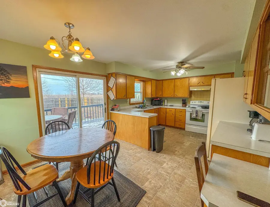 1324 Sunset Drive, Hampton, IA 50441 - #2