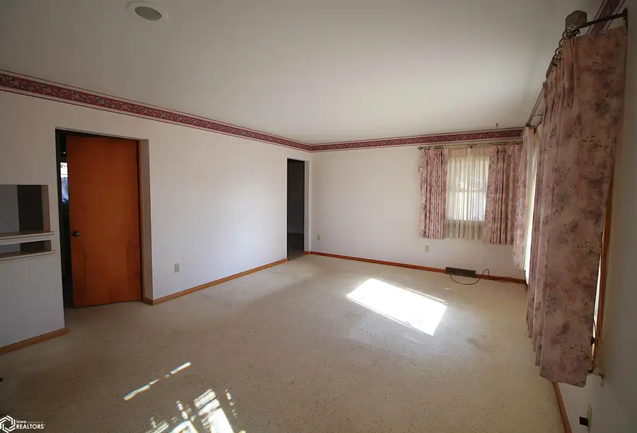 515 W Clark Street, Clarinda, IA 51632 - #3