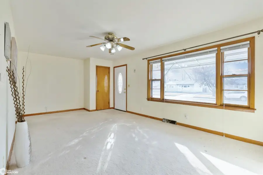 1104 Lynnwood Drive, Burlington, IA 52601 - #3