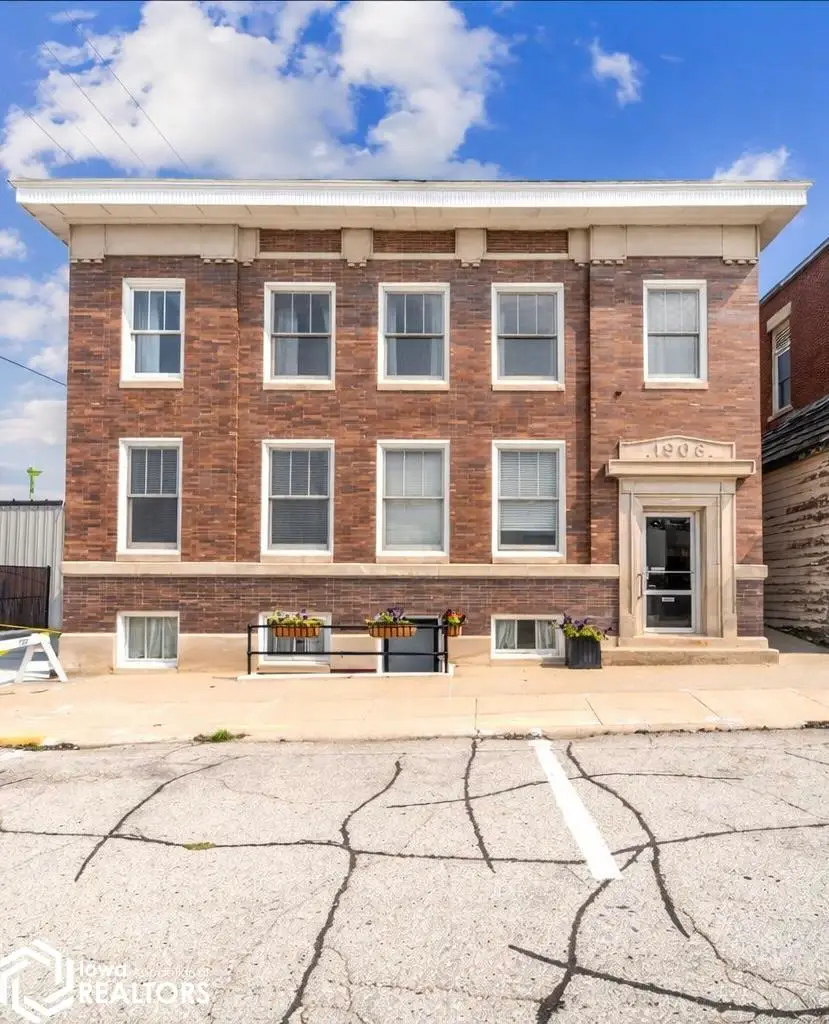 1318 14th Avenue, Eldora, IA 50627 - #1