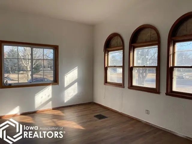 821 8th Avenue, Grinnell, IA 50112 - #3