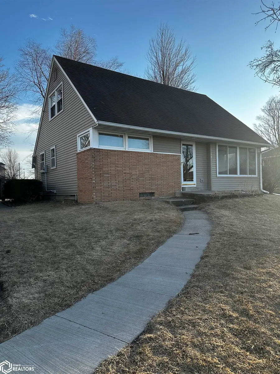 515 W Des Moines Street, Brooklyn, IA 52211 - #2