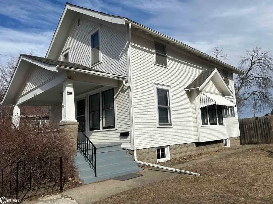 208 S 7th Street, Marshalltown, IA 50158 - #3
