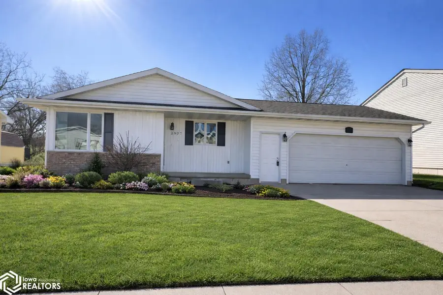 2827 Lesylvia St, Burlington, IA 52601 - #2