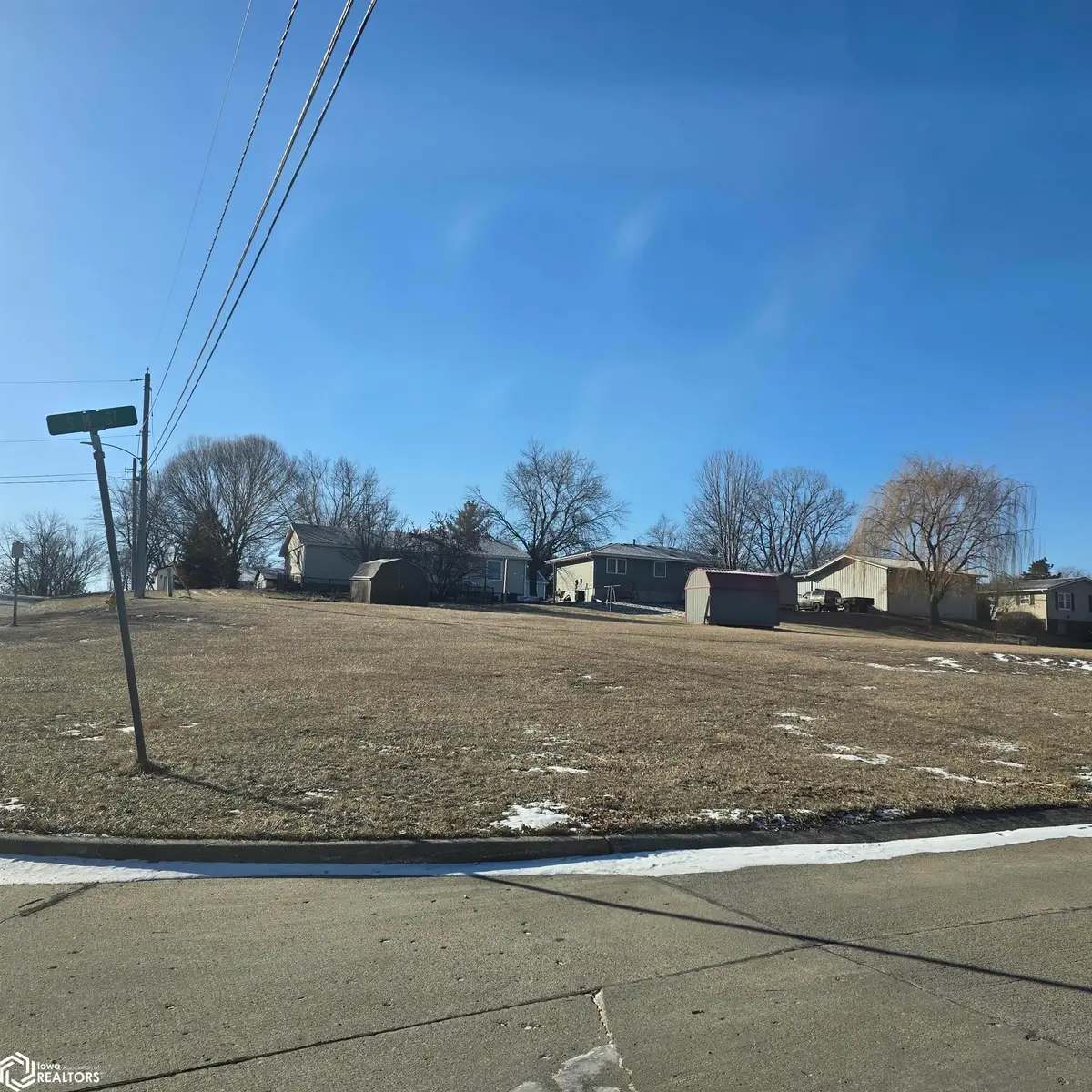 1402 7th Avenue W, Oskaloosa, IA 52577 - #1