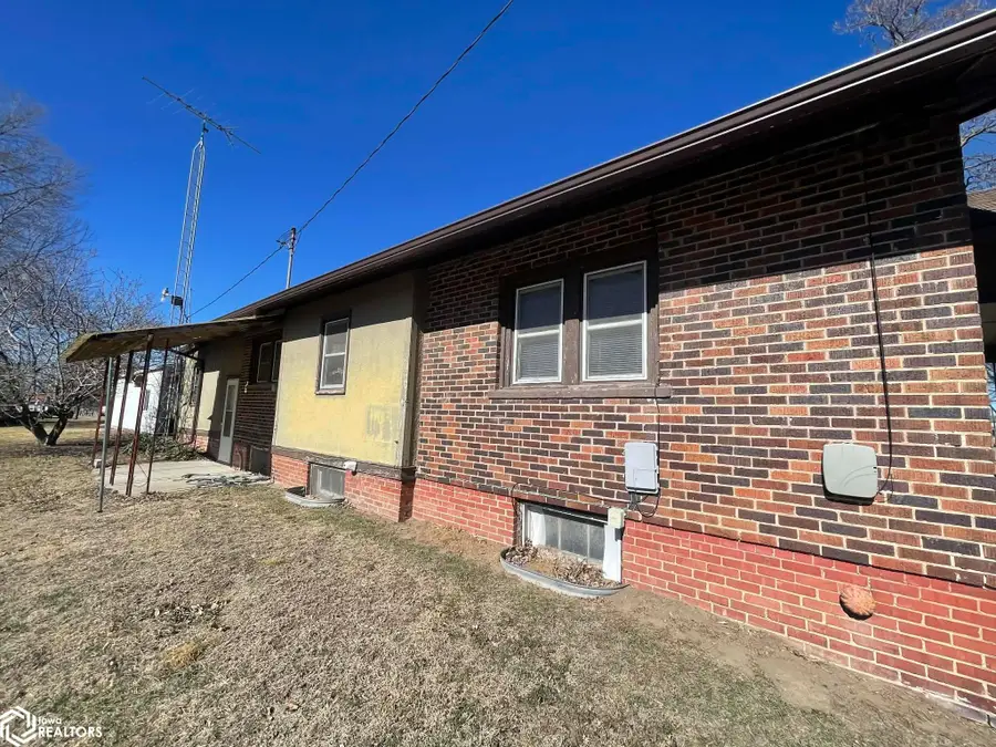 516 N 8th Street, Centerville, IA 52544 - #3