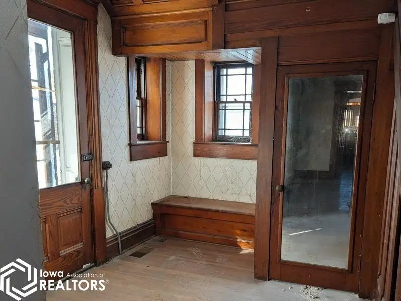 317 S Central Avenue, Burlington, IA 52601 - #3