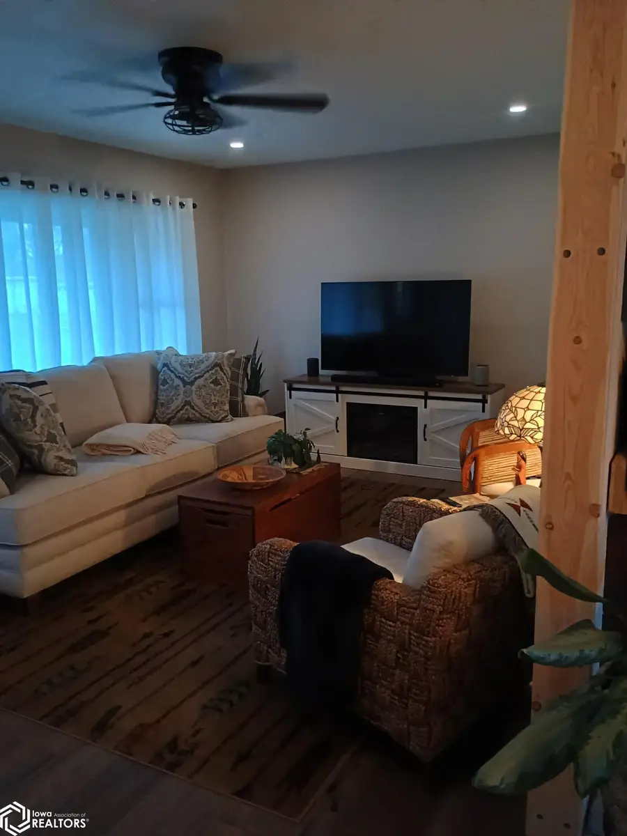 117 W Van Weiss Boulevard, West Burlington, IA 52655 - #3