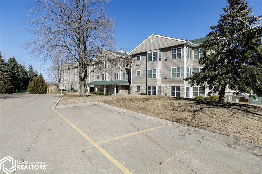 711 16th Avenue #U104, Grinnell, IA 50112 - #2