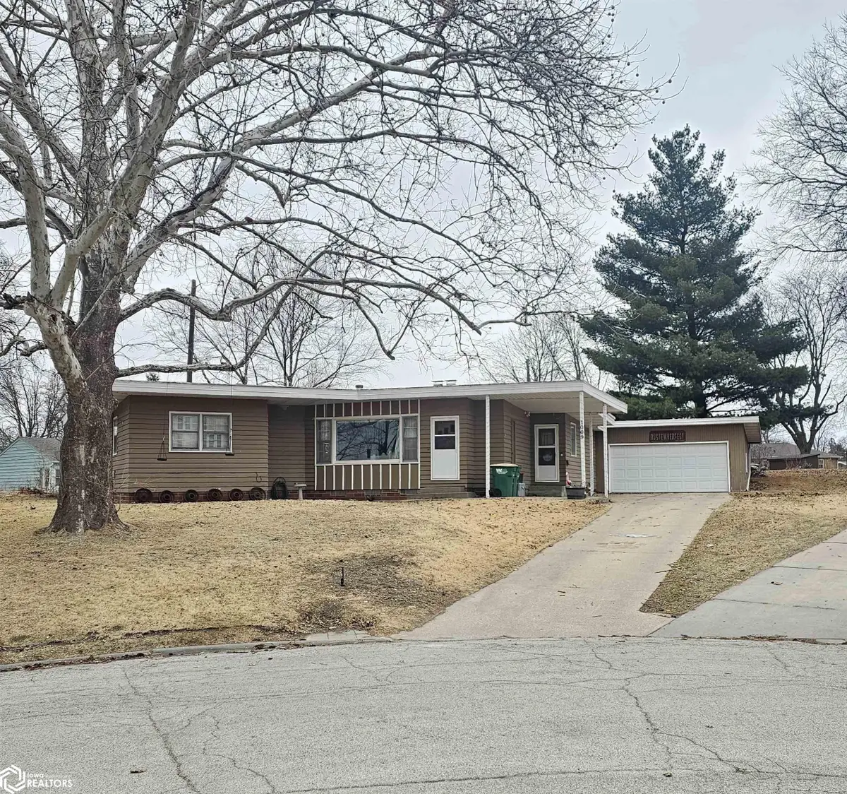 1009 Crest Drive, Creston, IA 50801 - #1