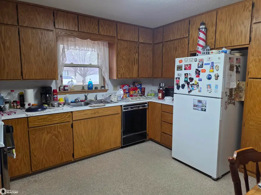 208 W Chestnut Street, Hubbard, IA 50122 - #3