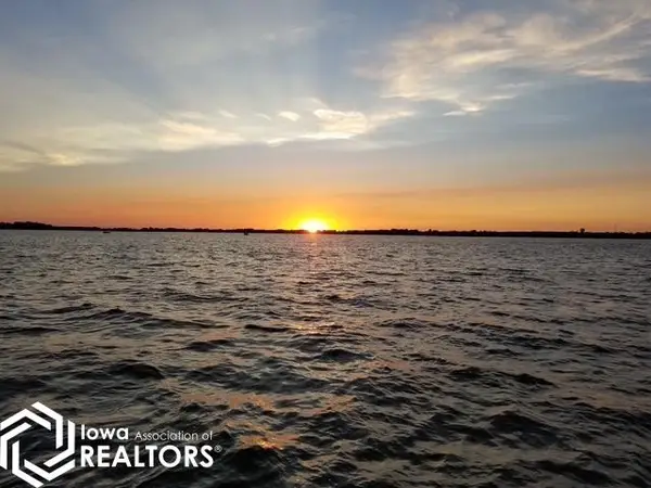 2219 S Lakeview Dr, Clear Lake, IA 50428