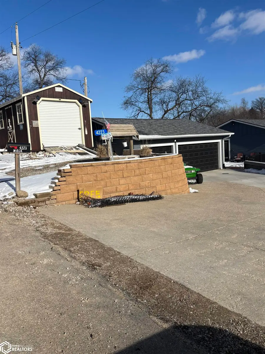 4223 W Lakeshore Drive, Brooklyn, IA 52211 - #3