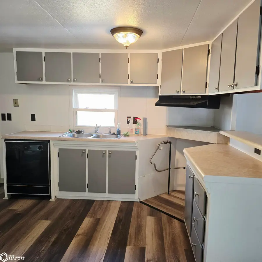 1215 Mabel Street, Oskaloosa, IA 52577 - #3