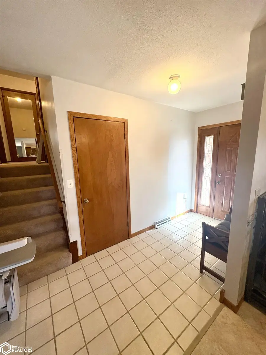 2710 Clearview Drive, Burlington, IA 52601 - #2