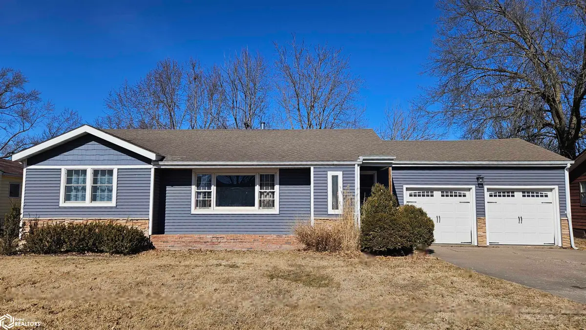 205 E Fillmore Avenue, Fairfield, IA 52556 - #1