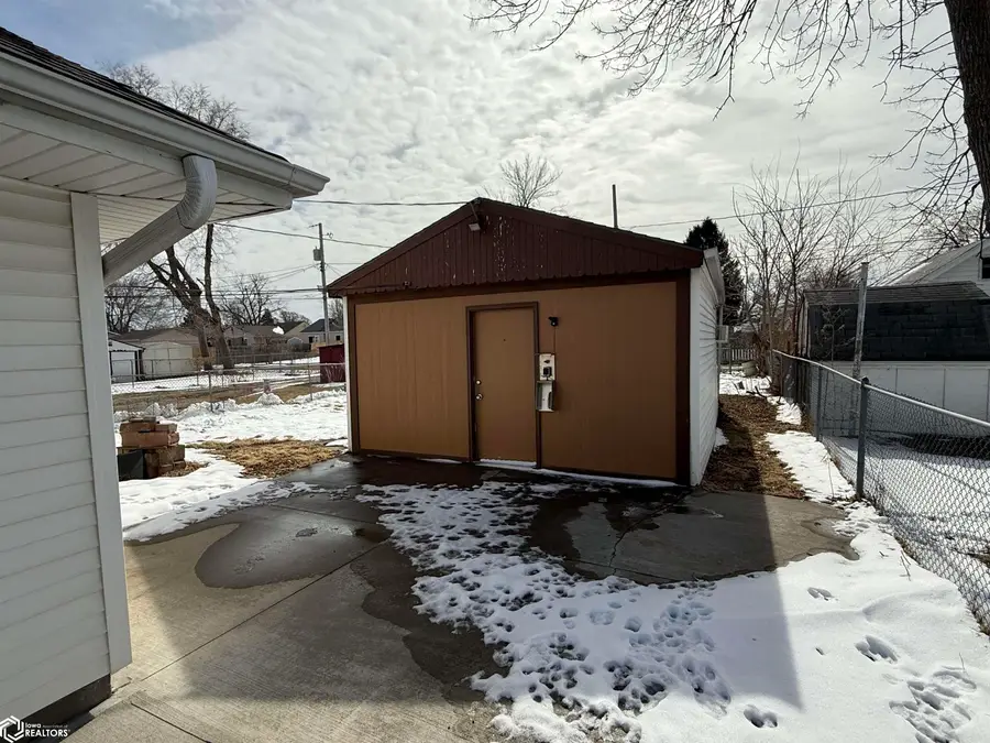 3313 7th Avenue, Council Bluffs, IA 51501 - #2